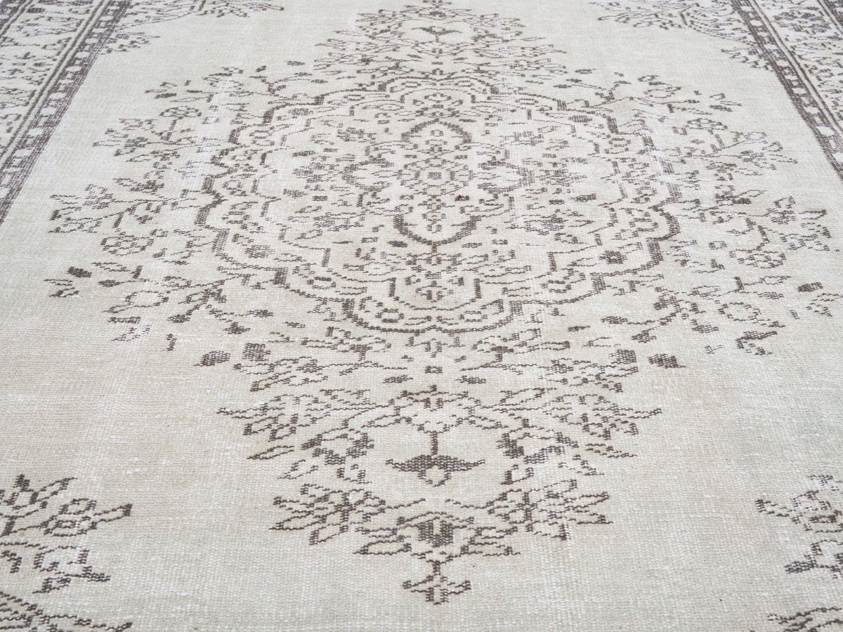 8609, Turkish Manisa Area Rug