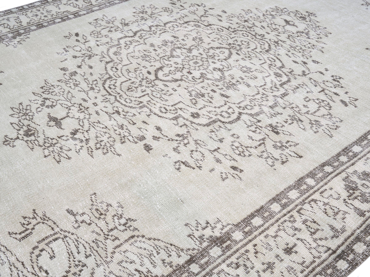 8609, Turkish Manisa Area Rug