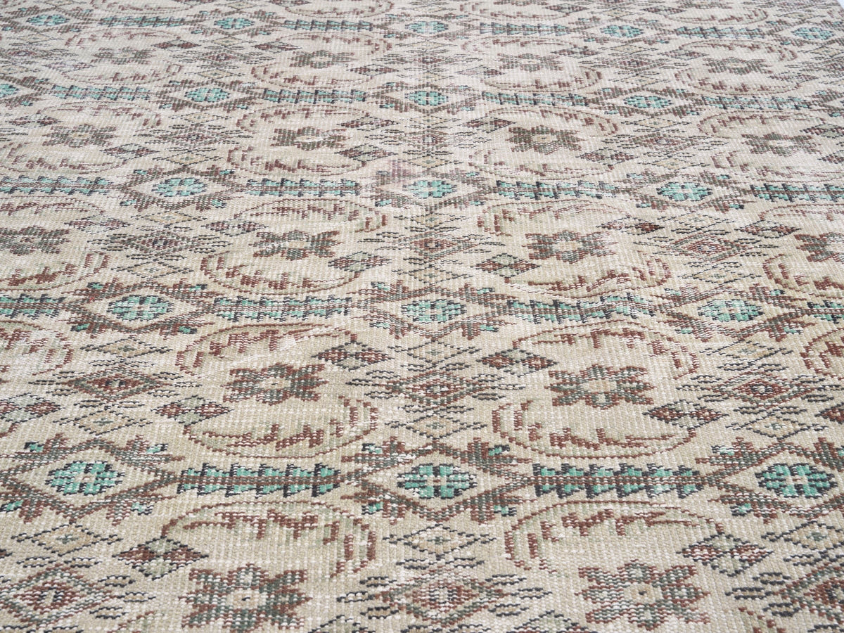 8573, Turkish Manisa Area Rug