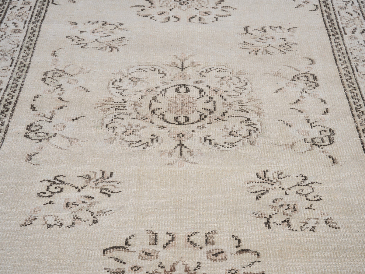 8190, Turkish Manisa Area Rug