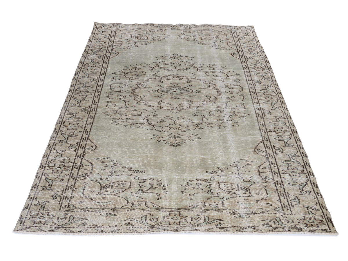 8009, Turkish Manisa Area Rug