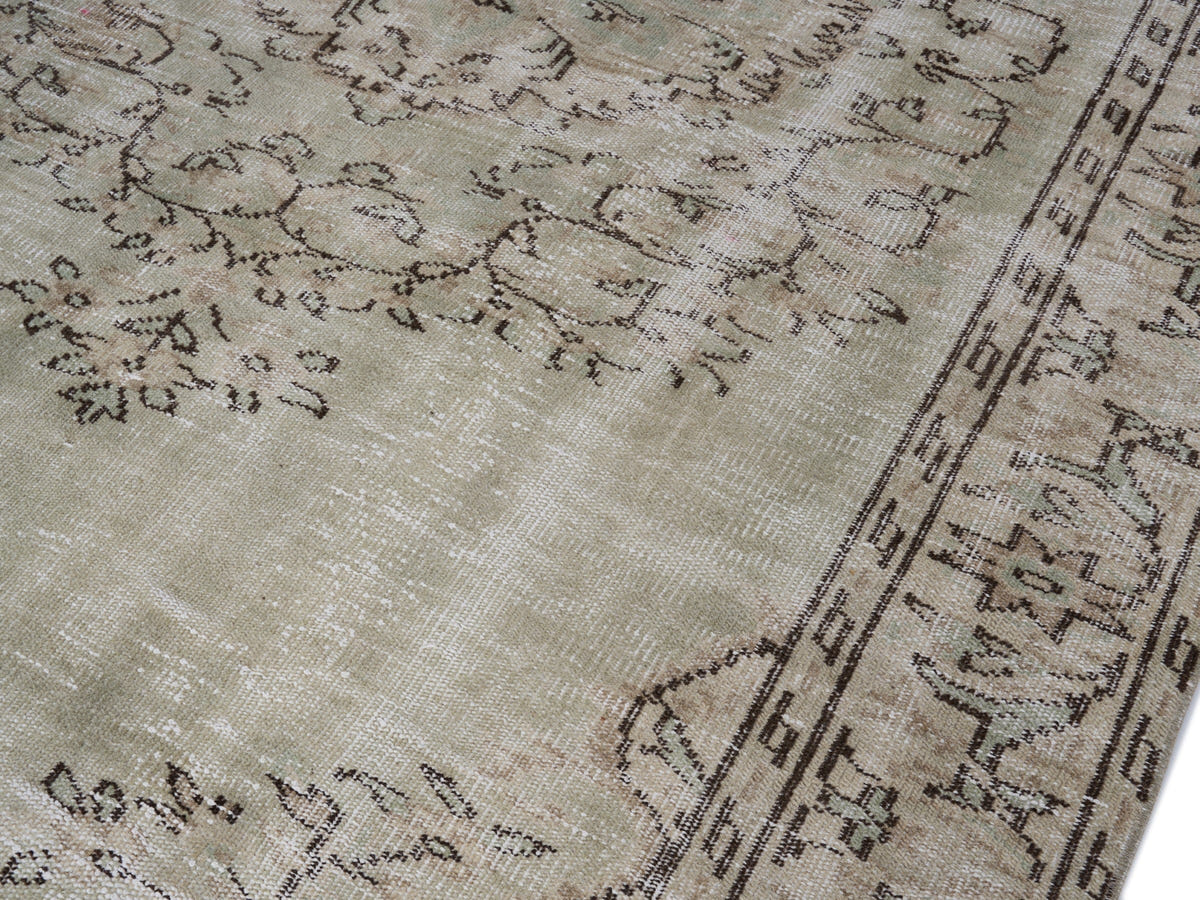 8009, Turkish Manisa Area Rug