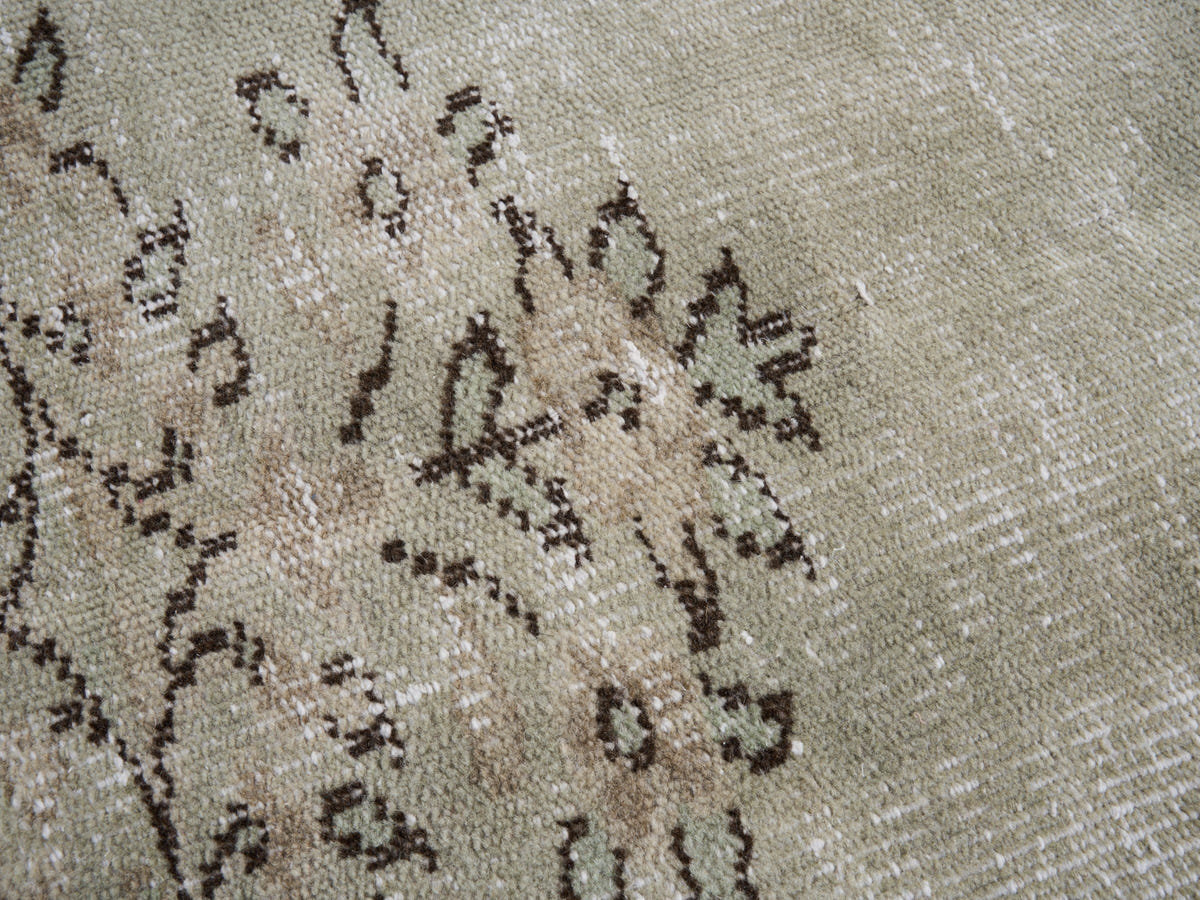 8009, Turkish Manisa Area Rug