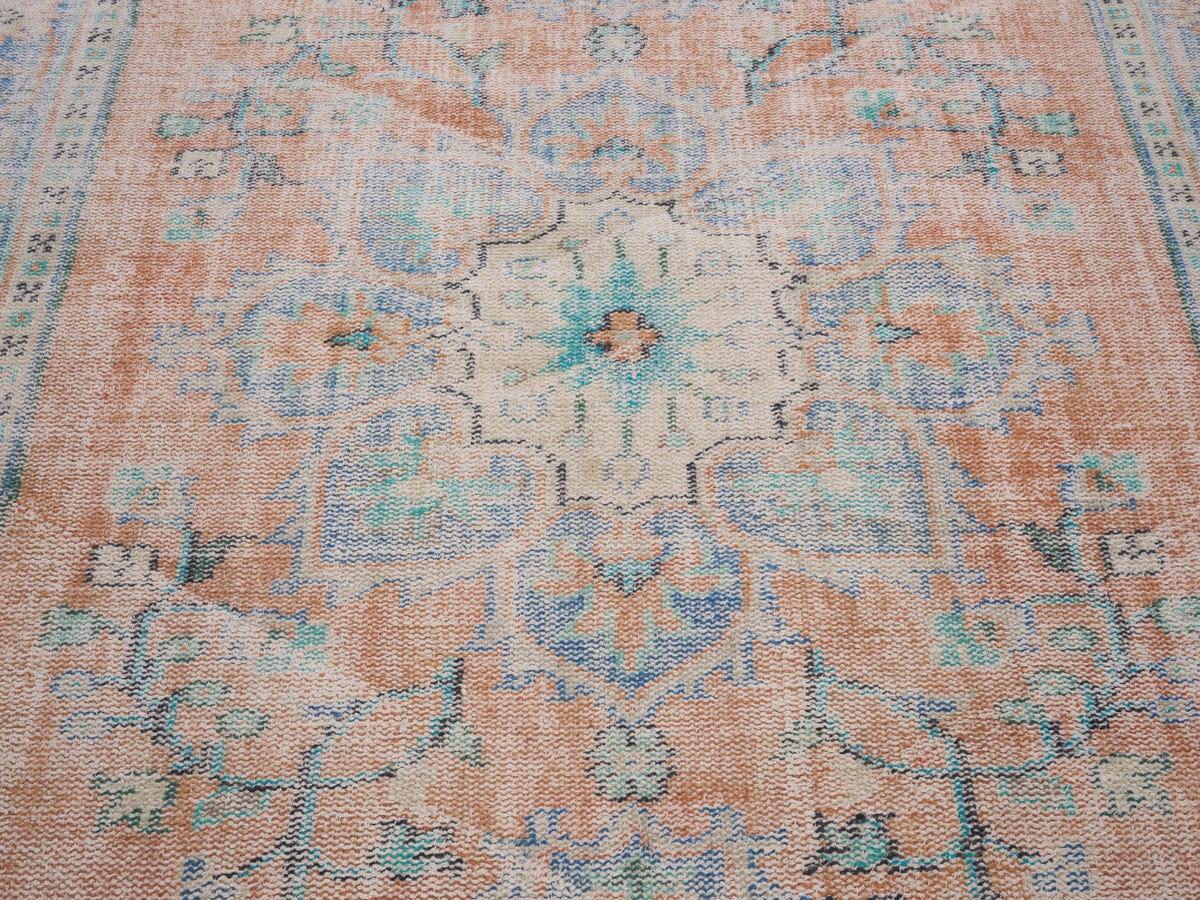 8100, Turkish Manisa Area Rug