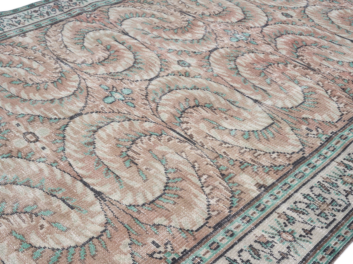 8485, Turkish Manisa Area Rug