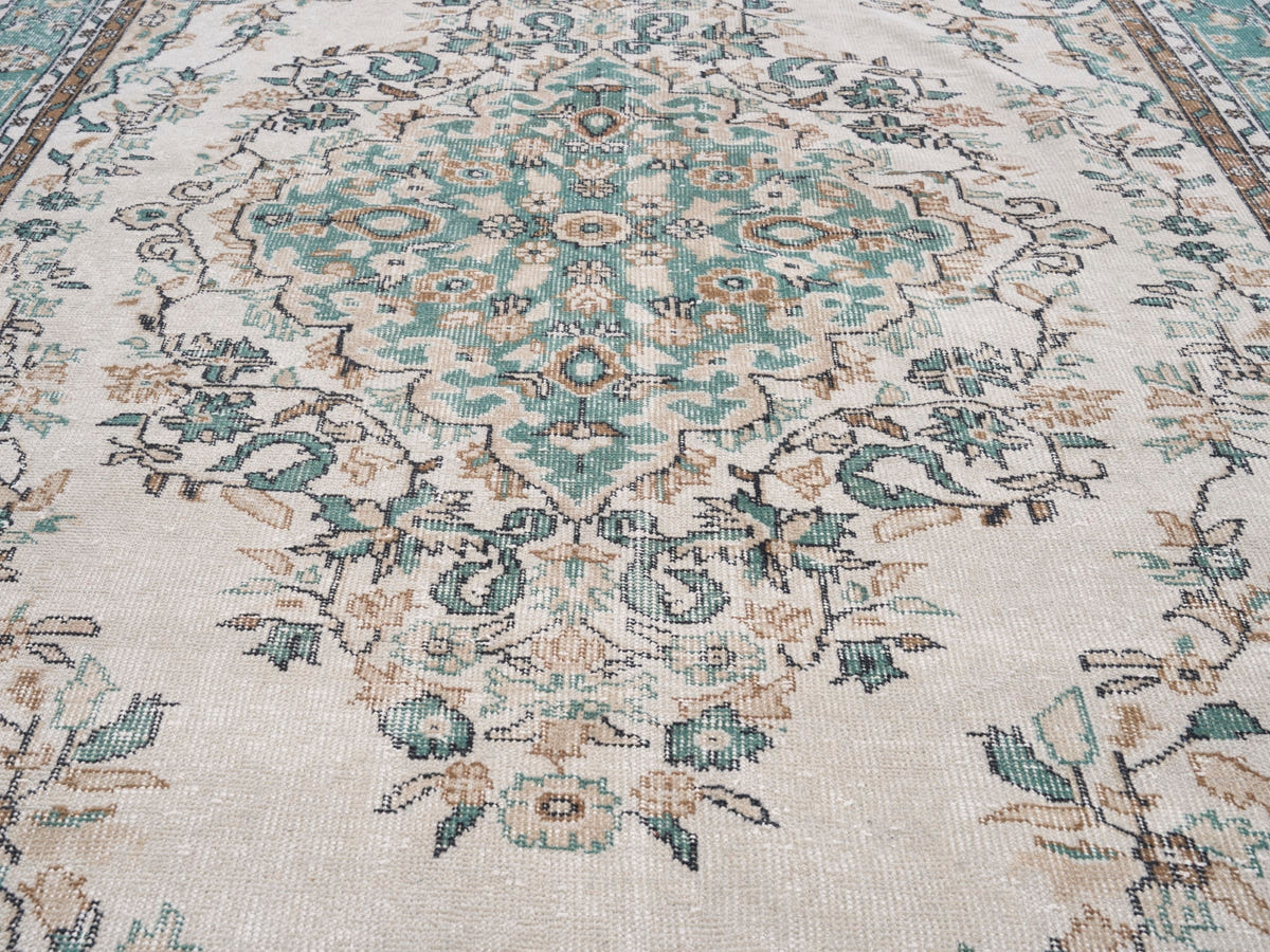 8452, Turkish Isparta Area Rug