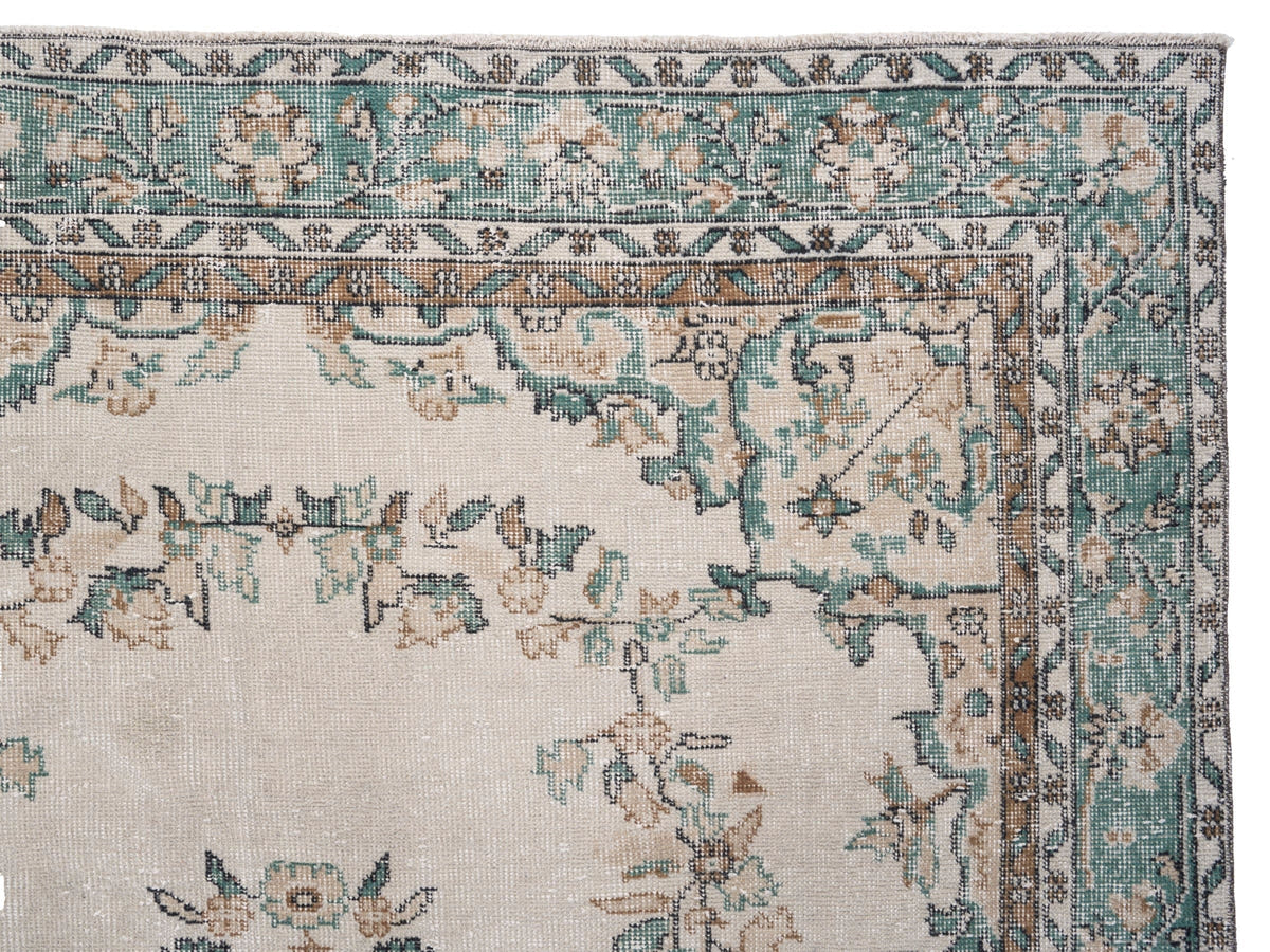 8452, Turkish Isparta Area Rug