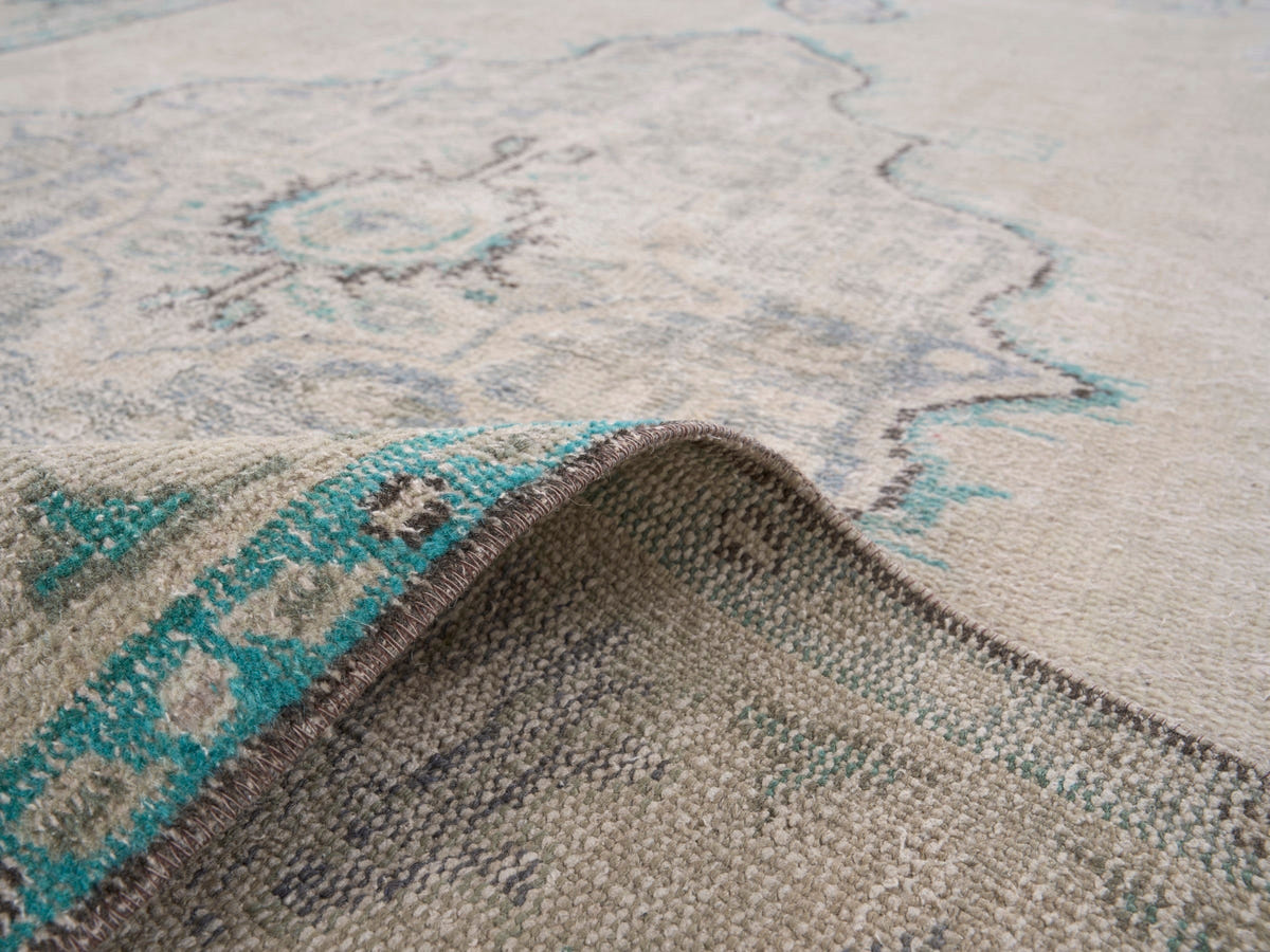 8495, Turkish Manisa Area Rug