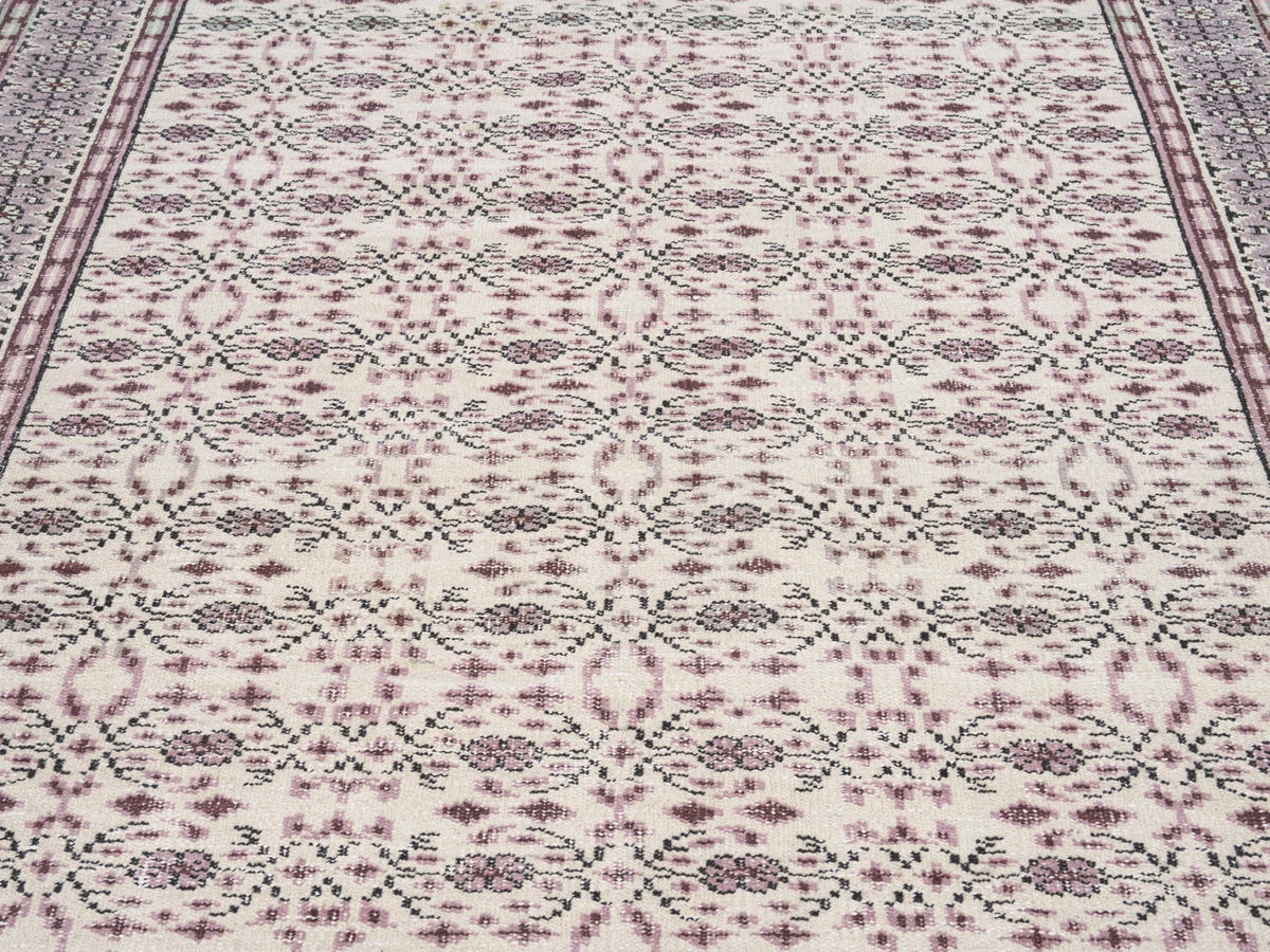 8844, Turkish Manisa Area Rug