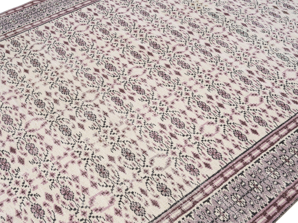 8844, Turkish Manisa Area Rug