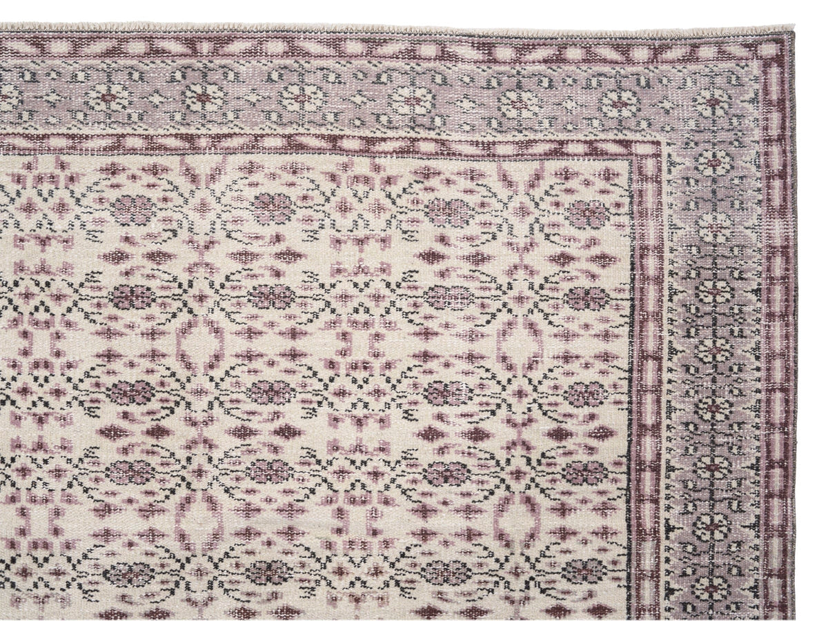 8844, Turkish Manisa Area Rug