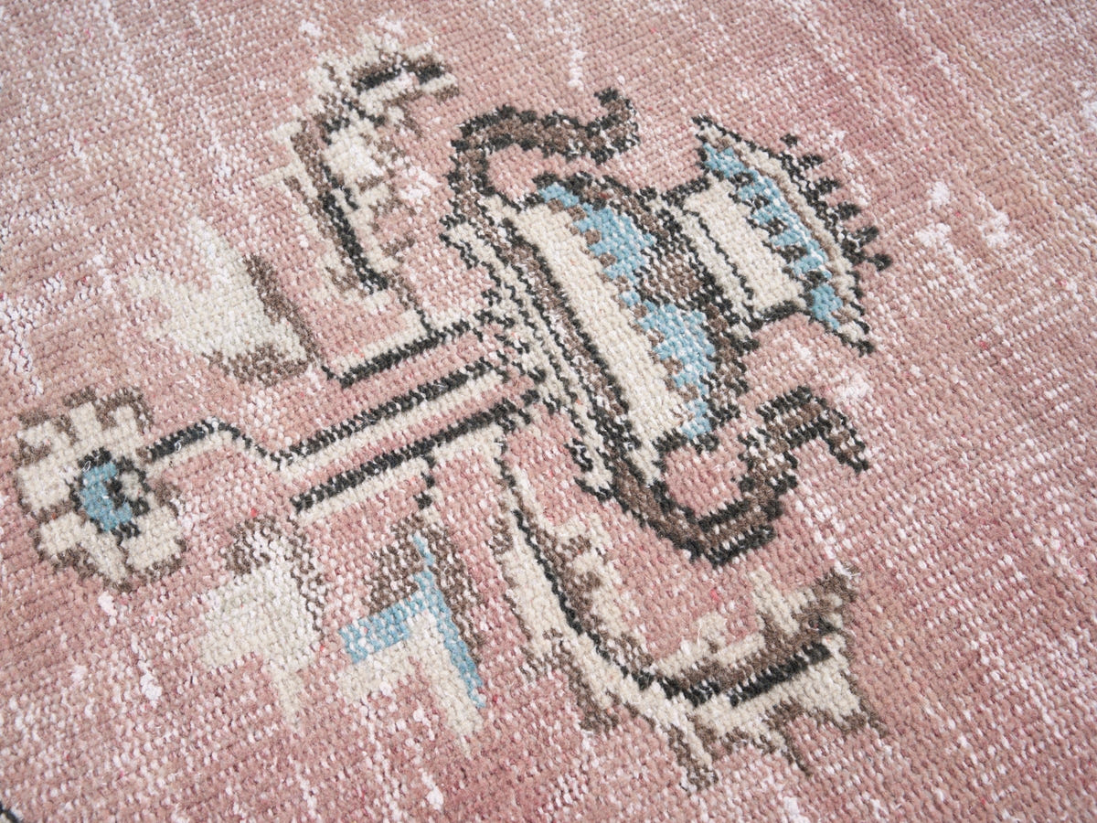 8711, Turkish Manisa Area Rug