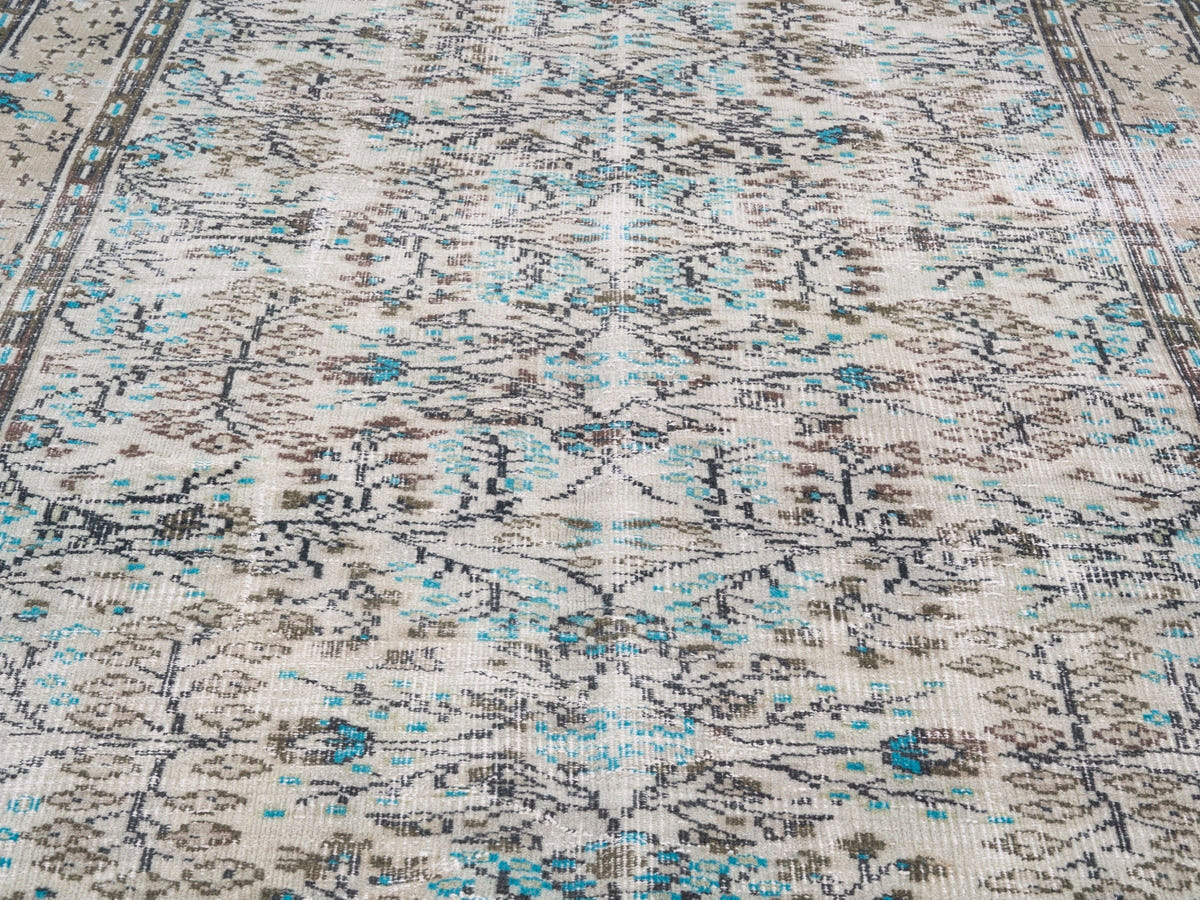 8688, Turkish Manisa Area Rug