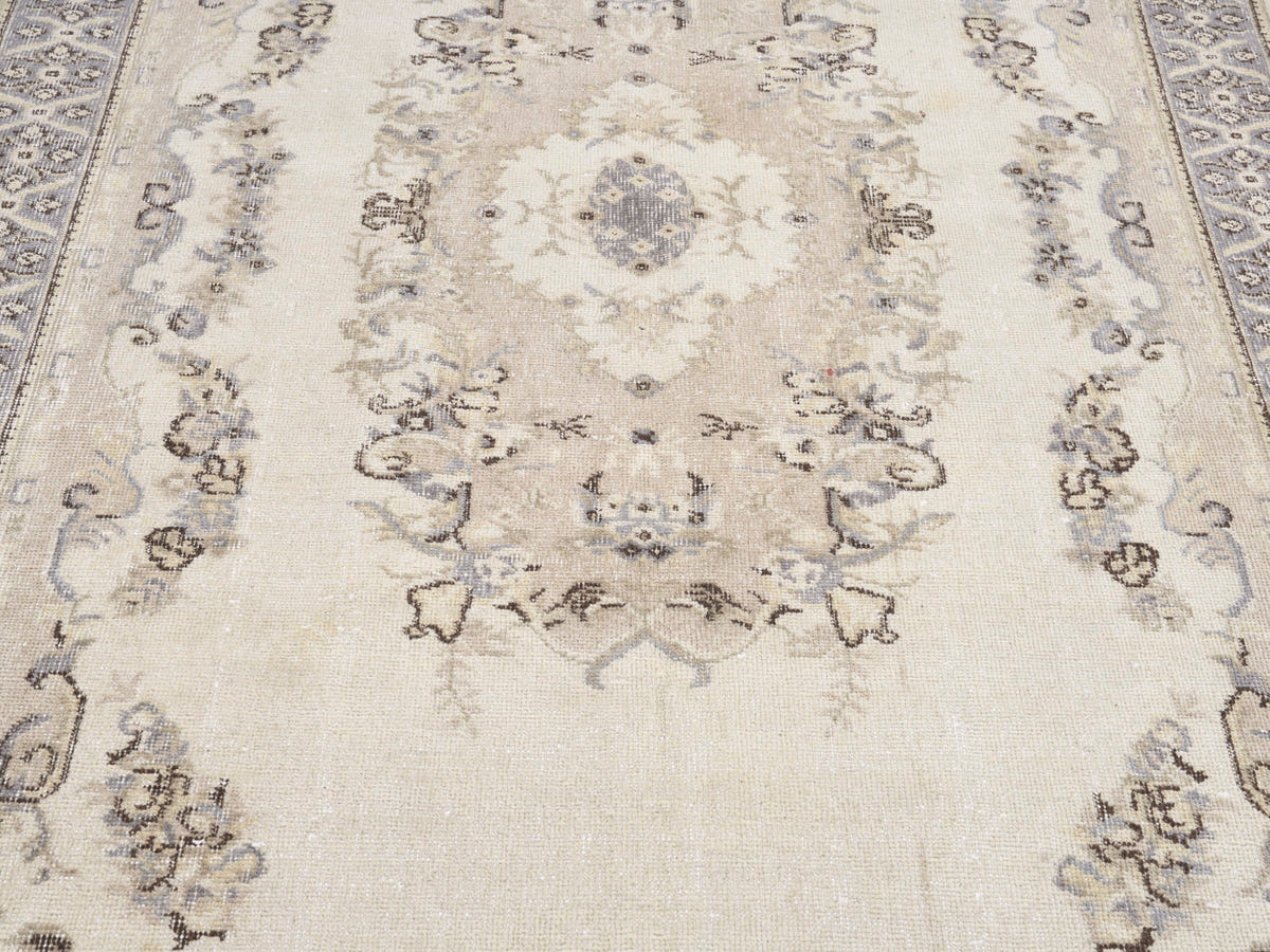 8660, Turkish Isparta Area Rug