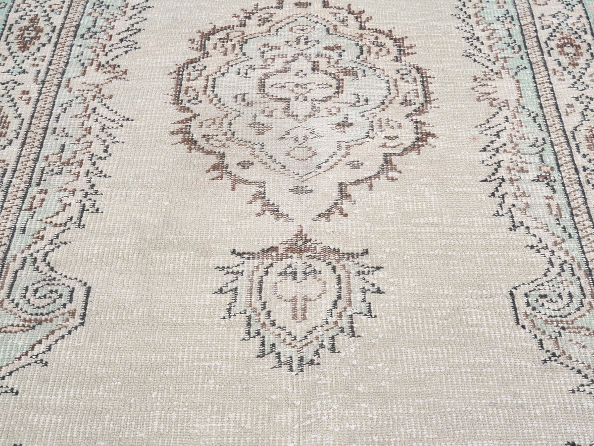 8659, Turkish Manisa Area Rug