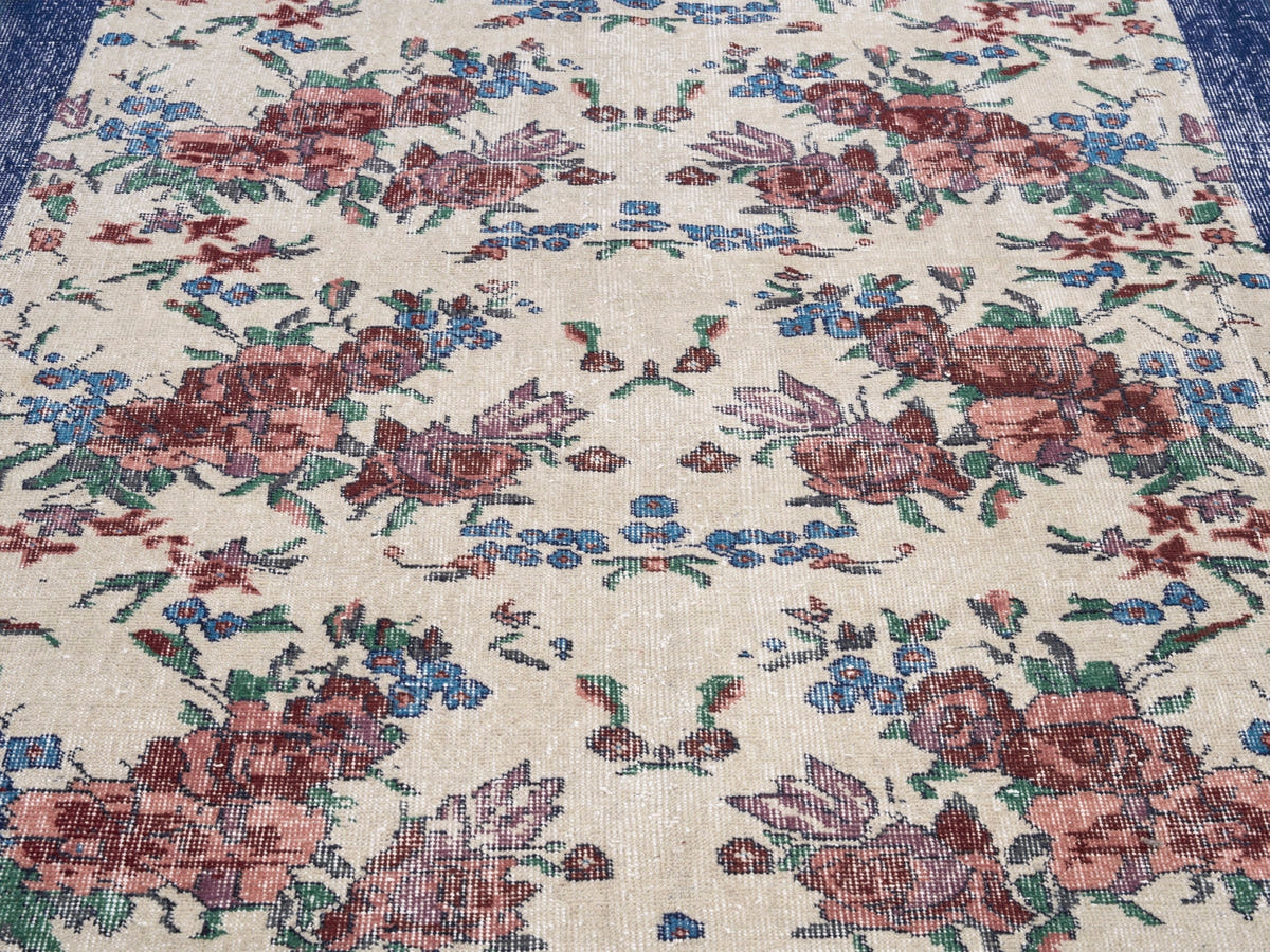 8657, Turkish Manisa Area Rug