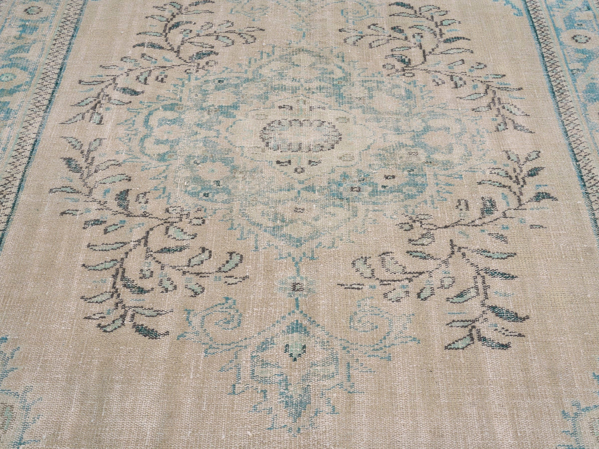 8718, Turkish Manisa Area Rug
