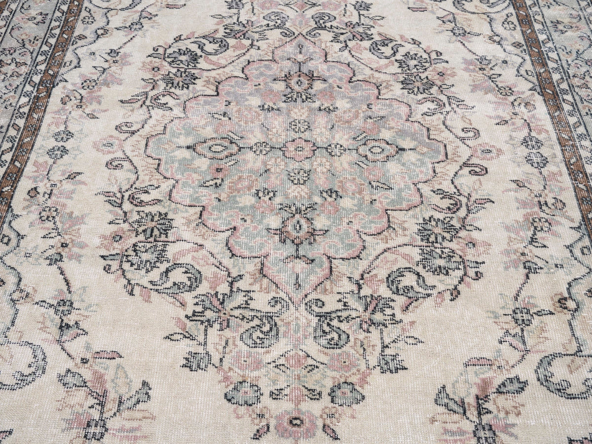8689, Turkish Isparta Area Rug