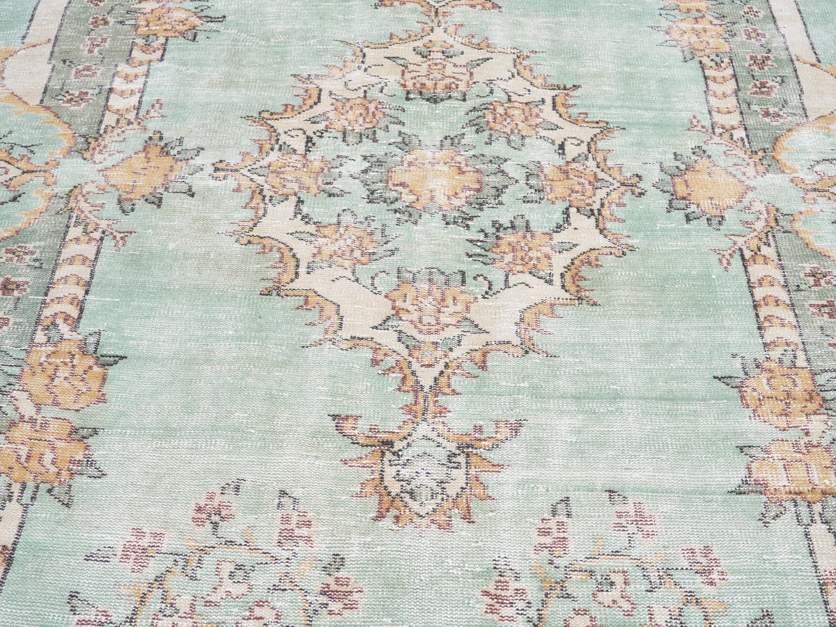 8682, Turkish Manisa Area Rug