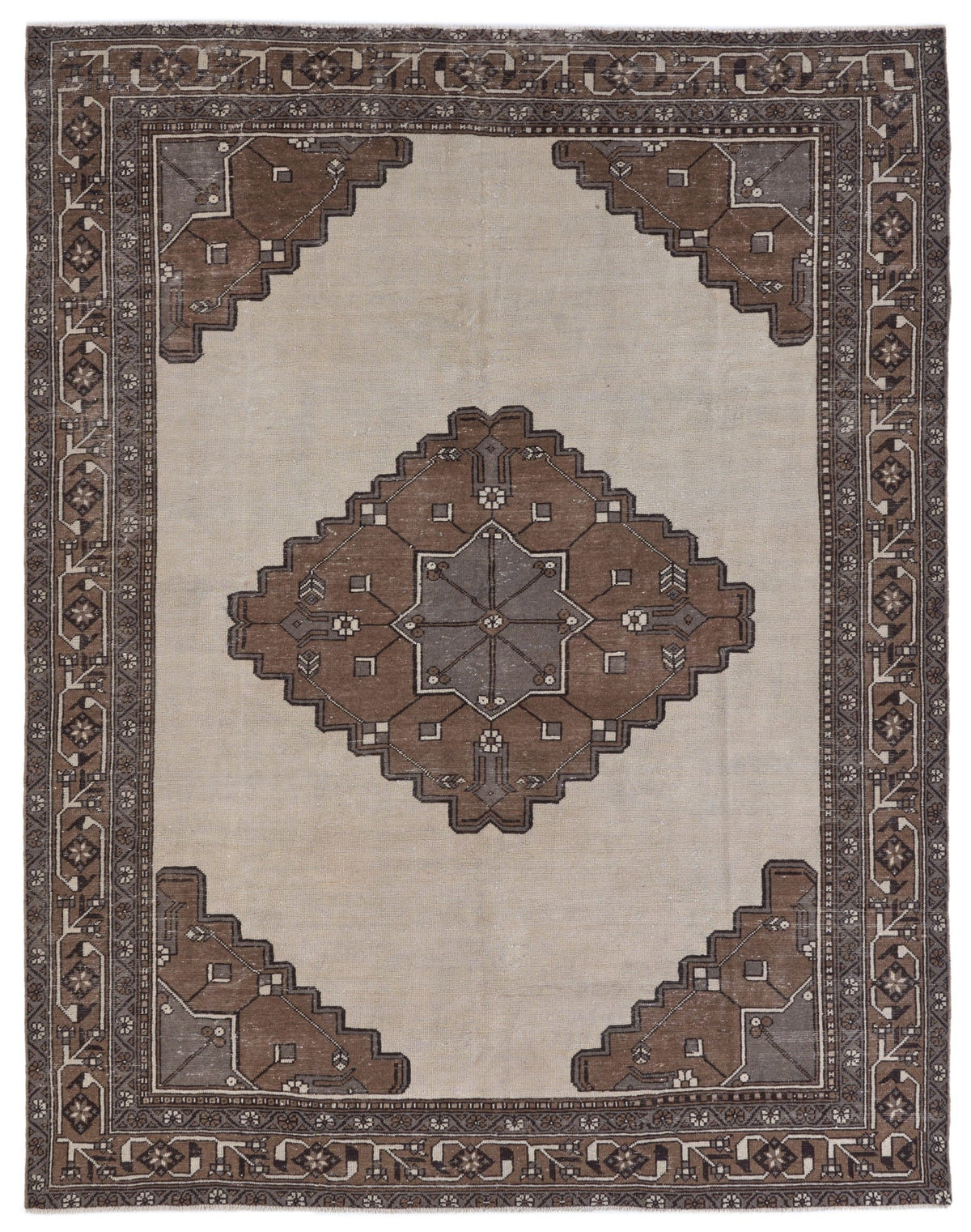 9011, Persian Ferdos Oversized Rug