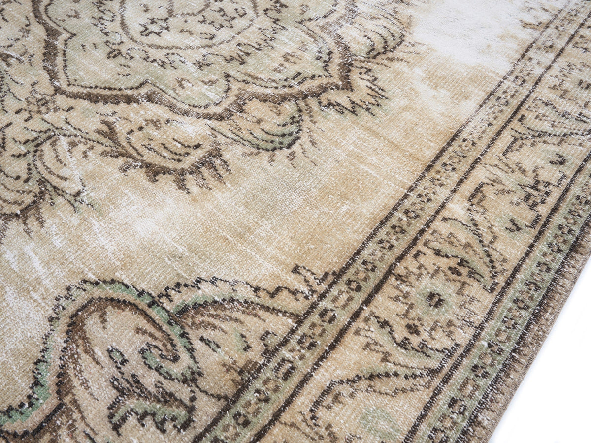 8162, Turkish Manisa Area Rug