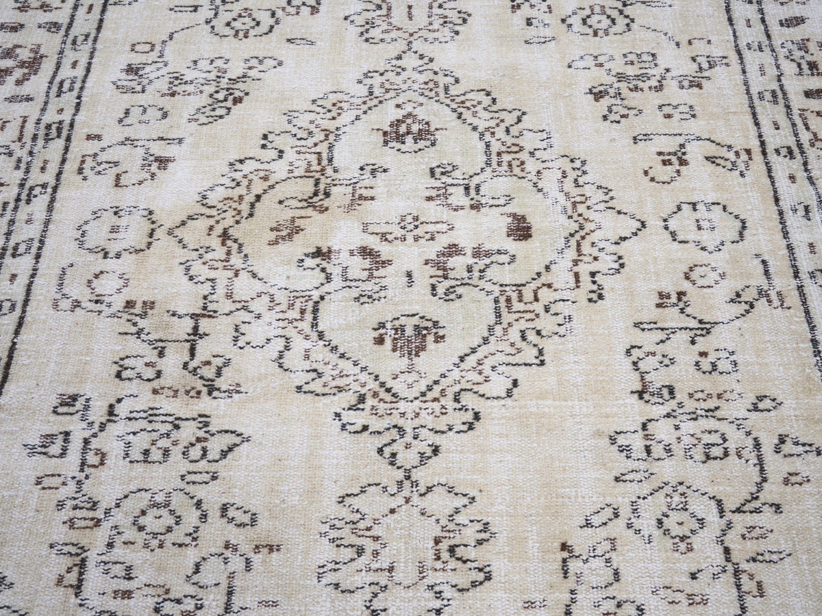 8165, Turkish Manisa Area Rug