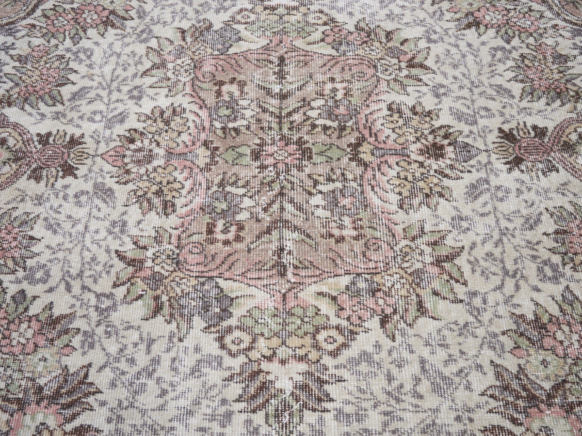 8132, Turkish Isparta Area Rug