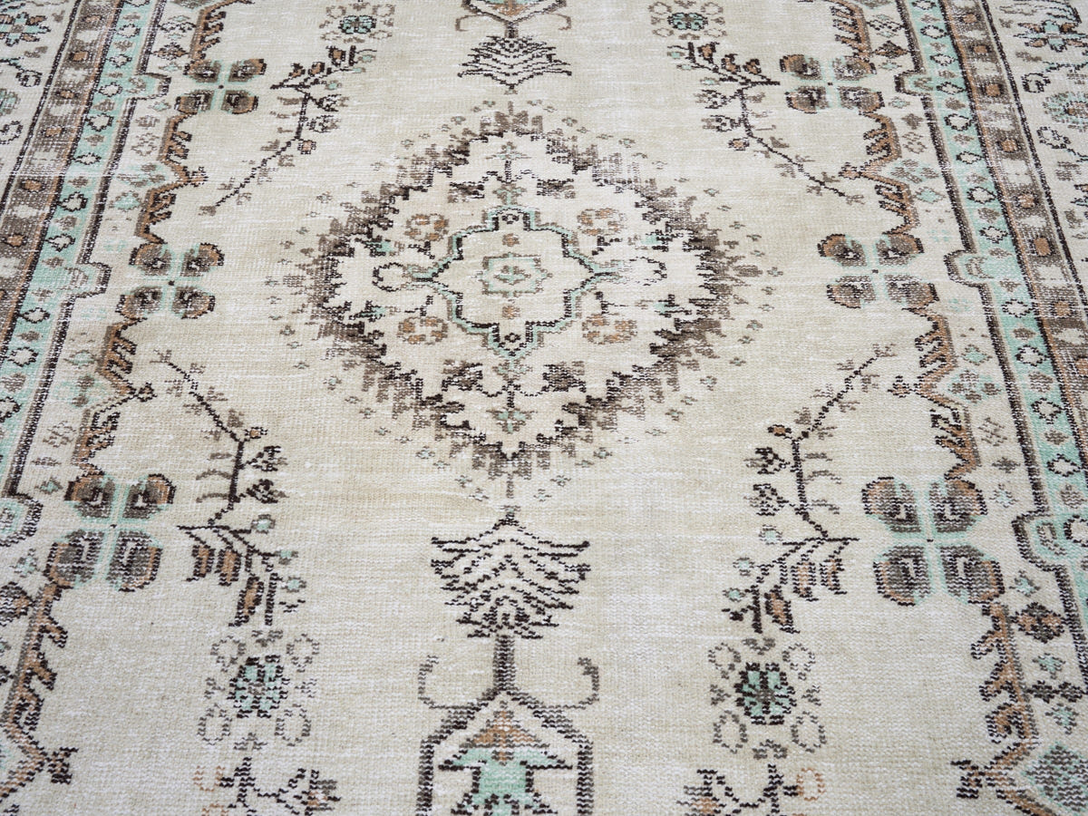 8071, Turkish Manisa Area Rug