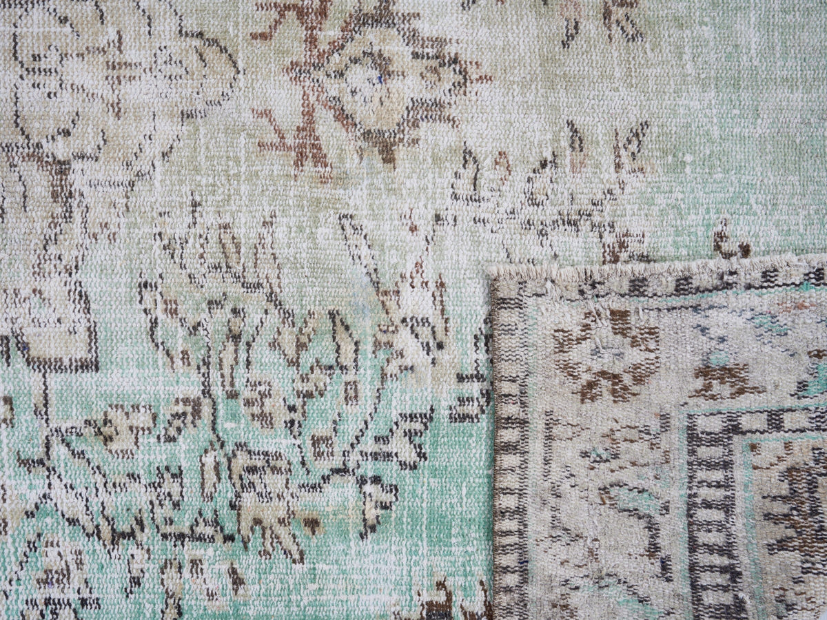 8152, Turkish Manisa Area Rug