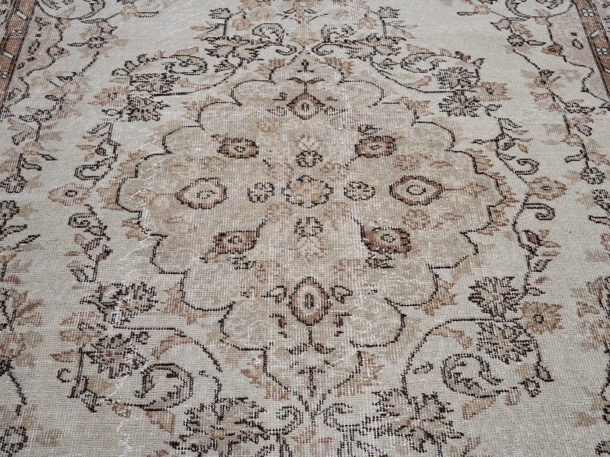 8022, Turkish Isparta Area Rug