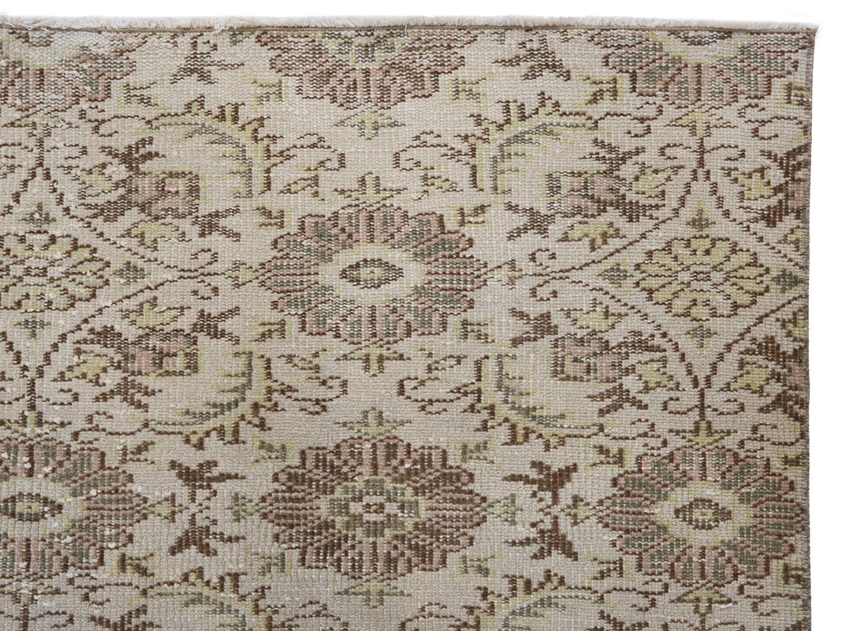 8018, Turkish Manisa Area Rug