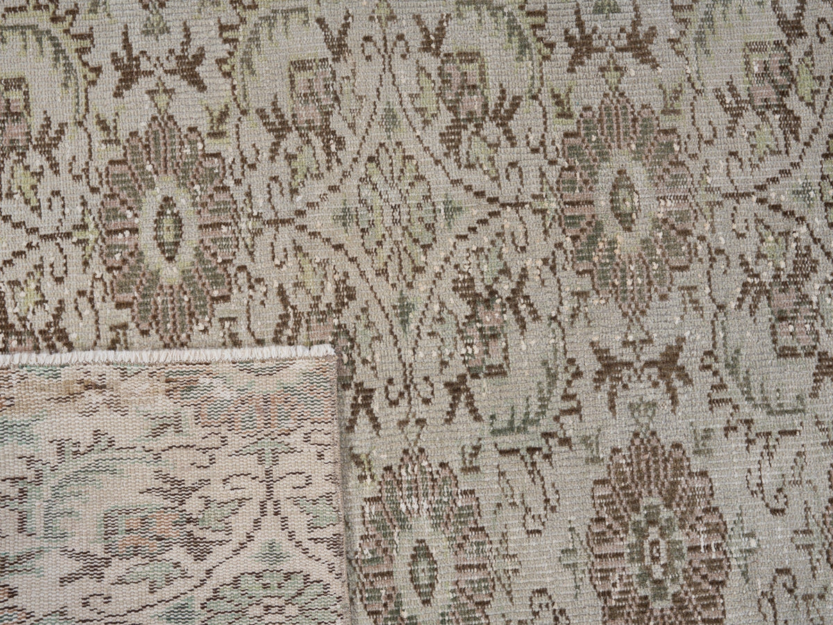 8018, Turkish Manisa Area Rug