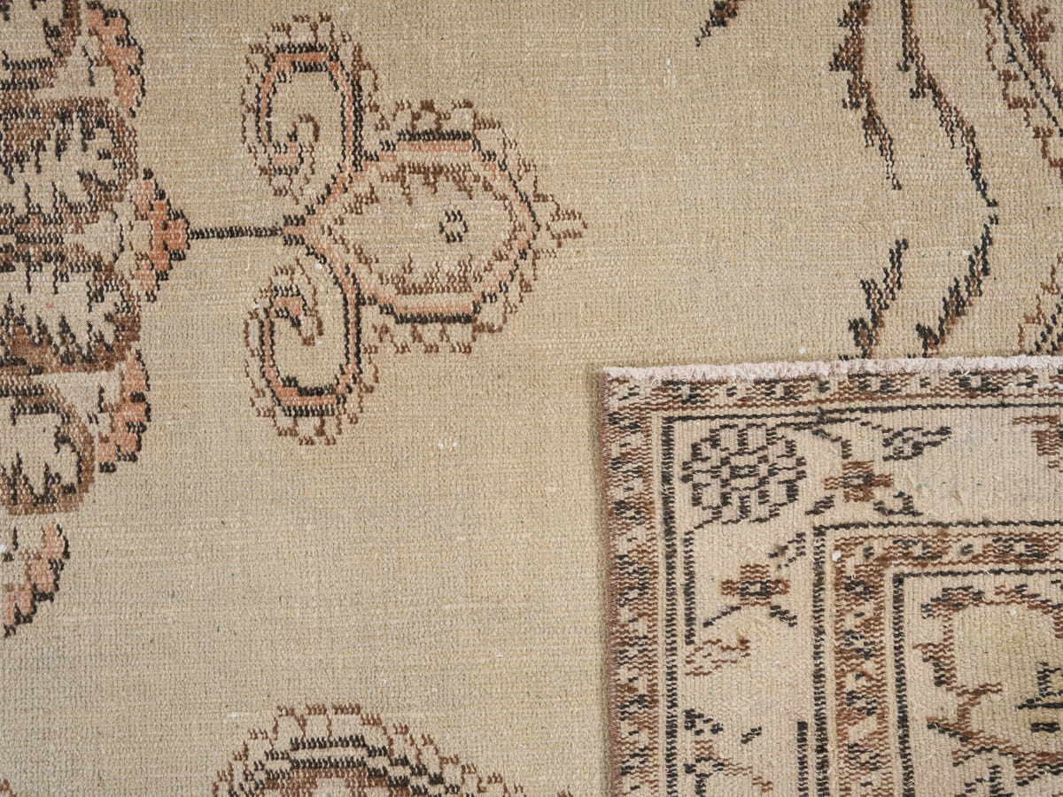 8123, Turkish Manisa Area Rug