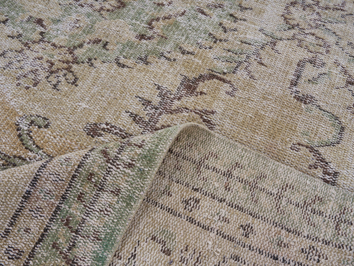 8016, Turkish Manisa Area Rug