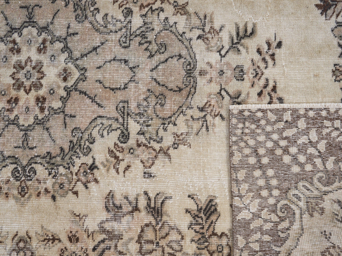 8150, Turkish Isparta Area Rug