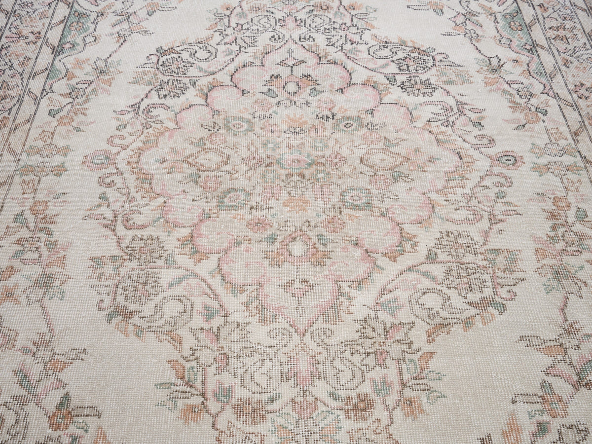 8198, Turkish Isparta Area Rug