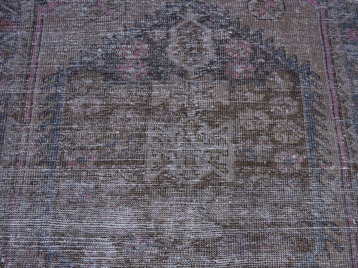 8899, Persian Zanjan Area Rug