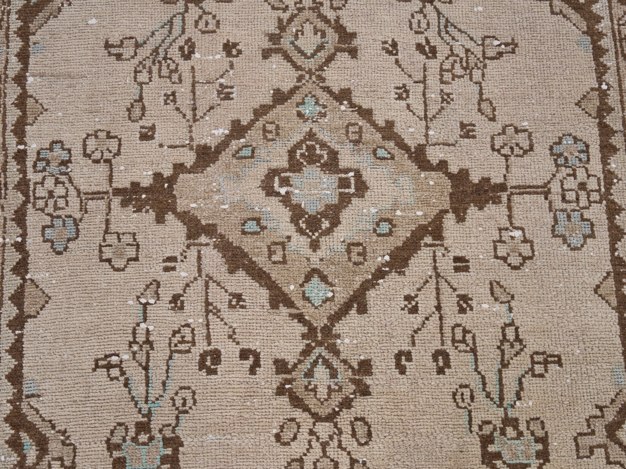 Persian Hamedan runner rug in cream and fawn, view 4 of 10