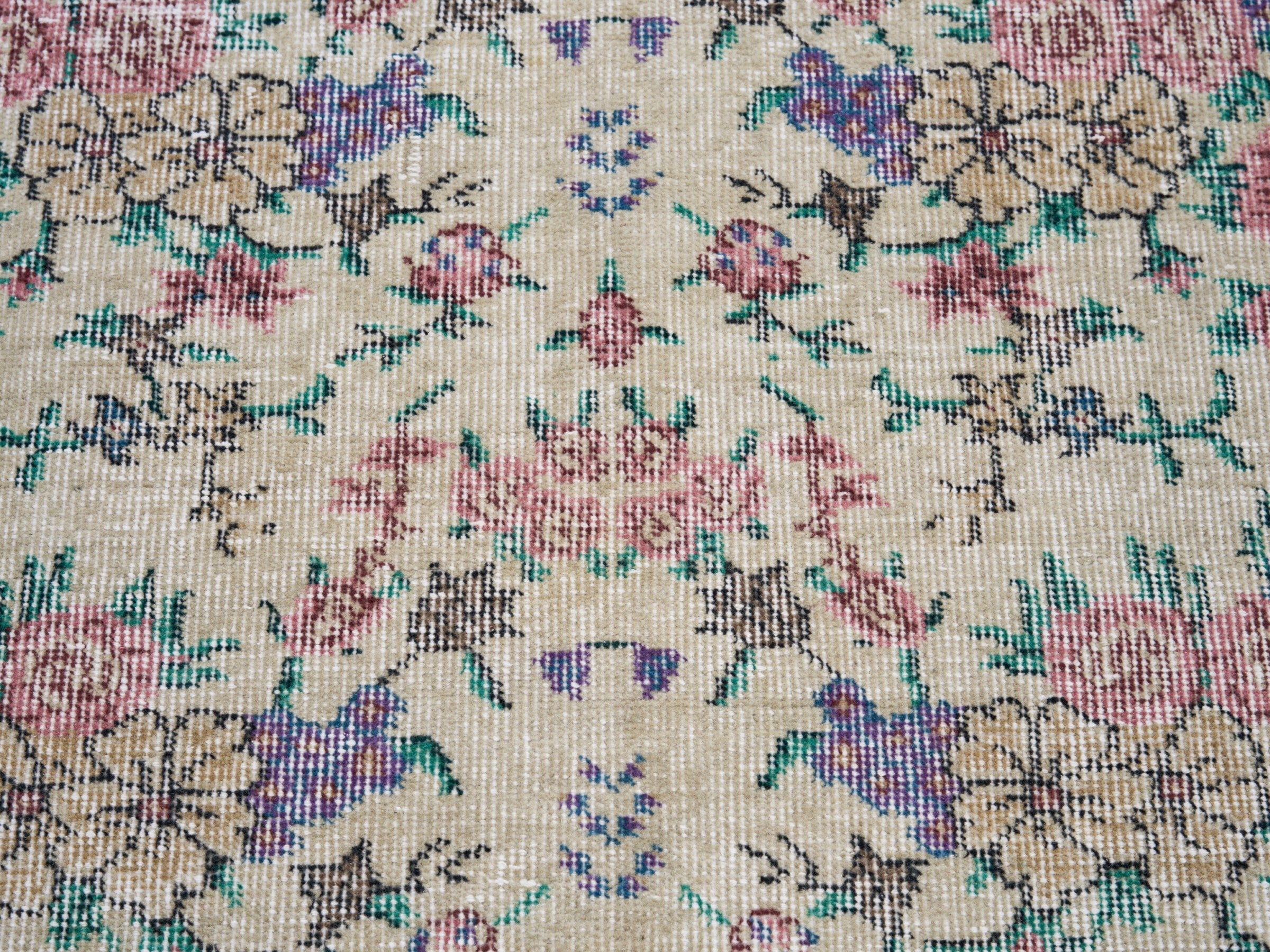 Turkish Isparta accent rug in cream and rose, view 4 of 10
