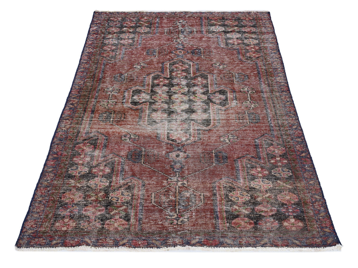 8903, Persian Saveh Area Rug