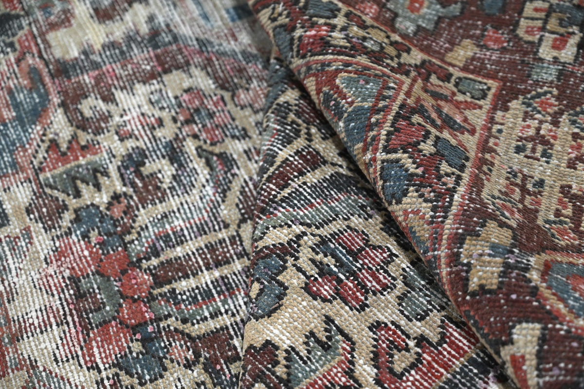 10001, Persian Bakhtiari Oversized Rug