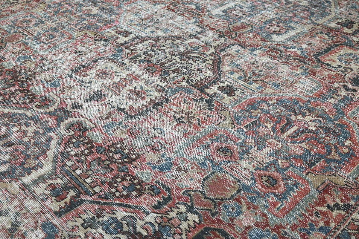 10001, Persian Bakhtiari Oversized Rug