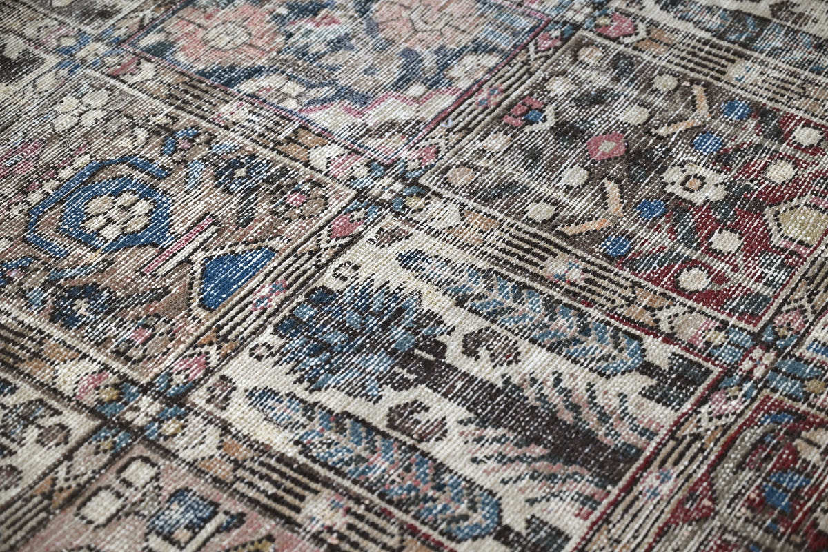 10002, Persian Bakhtiari Oversized Rug