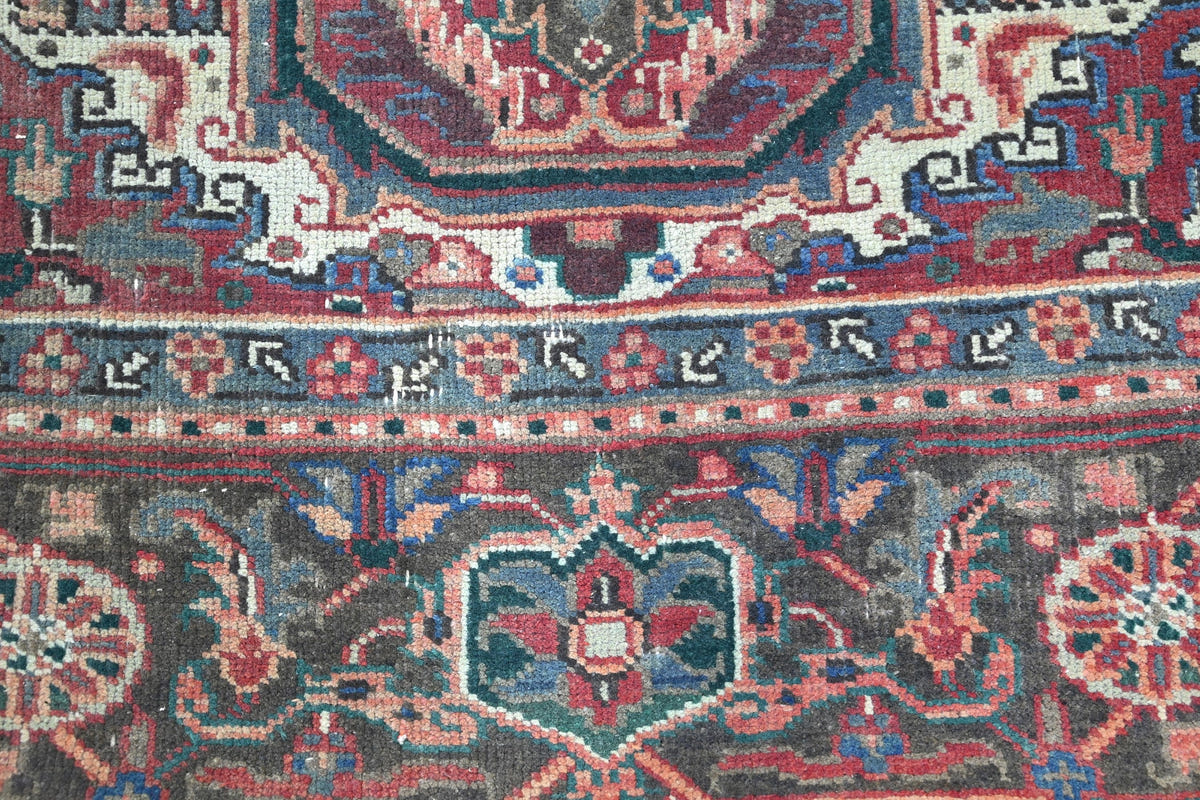 10011, Persian Heriz Area Rug