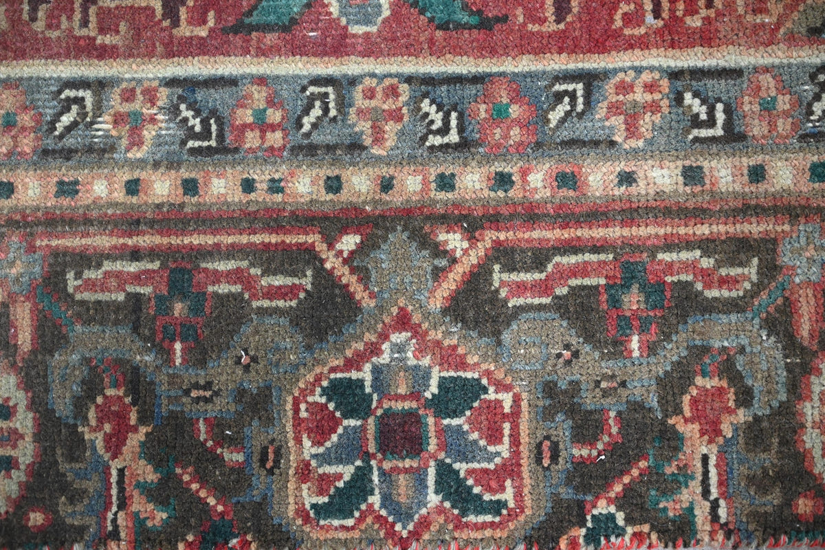 10011, Persian Heriz Area Rug