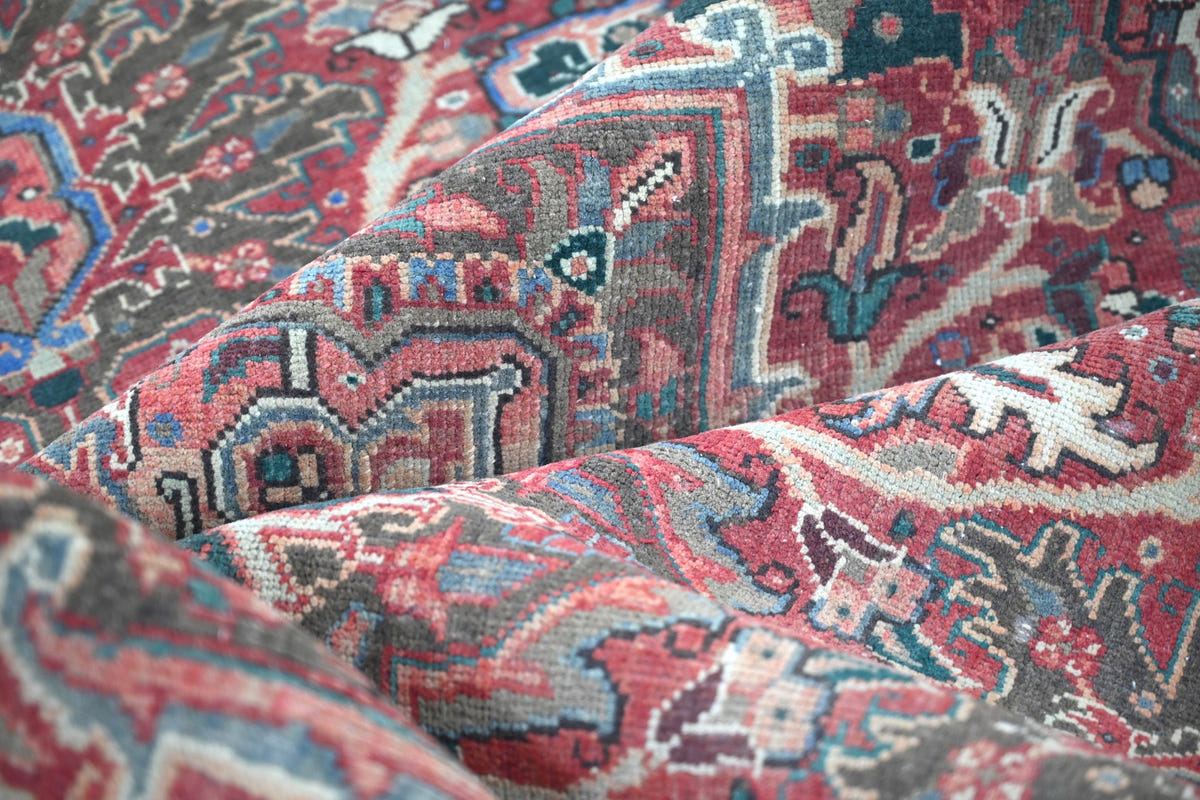 10011, Persian Heriz Area Rug