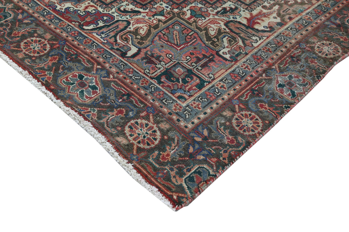 10011, Persian Heriz Area Rug