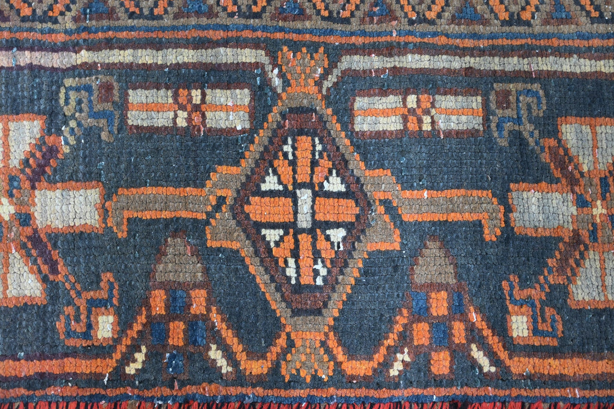 10012, Persian Heriz Area Rug