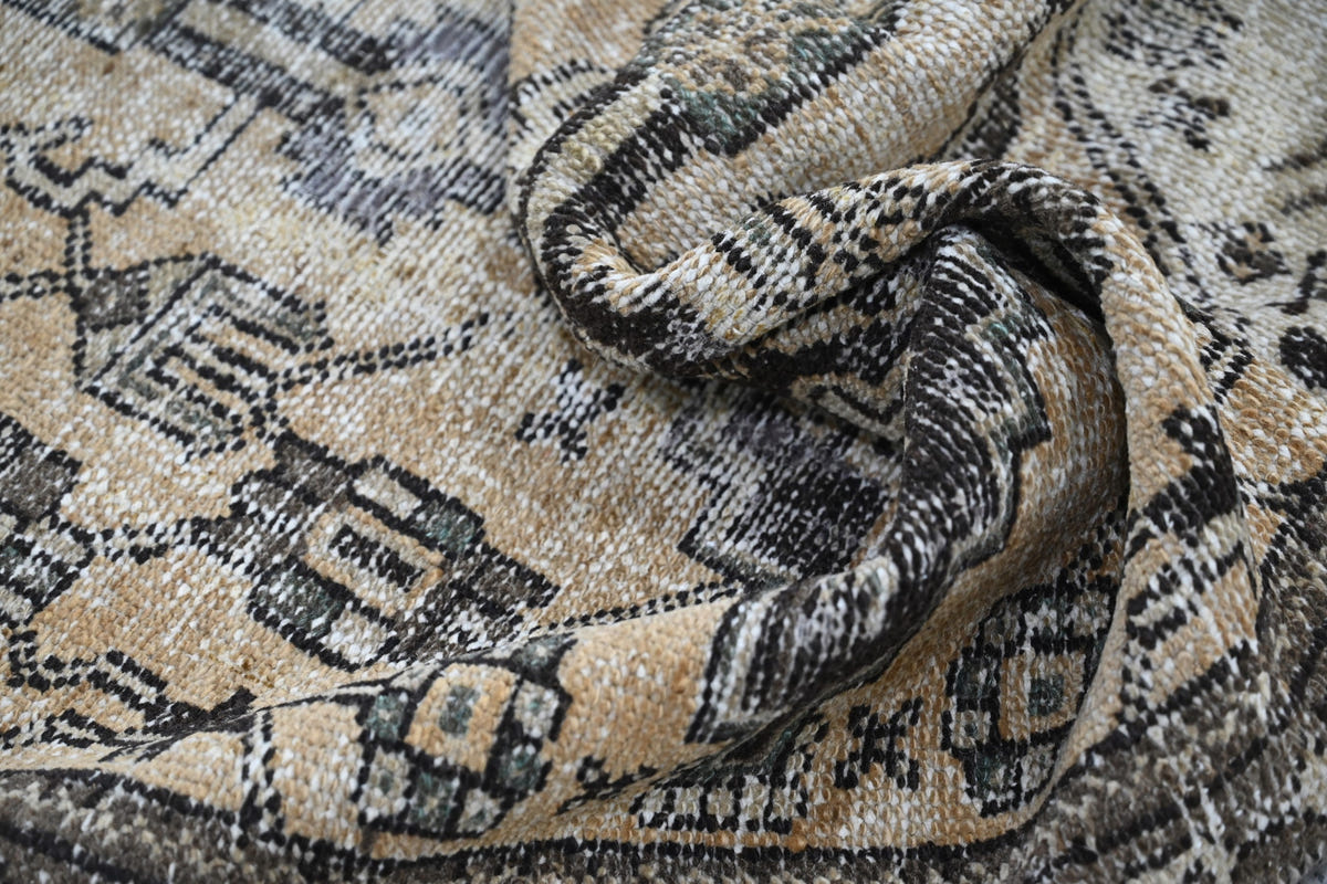 10022, Persian Ferdos Area Rug