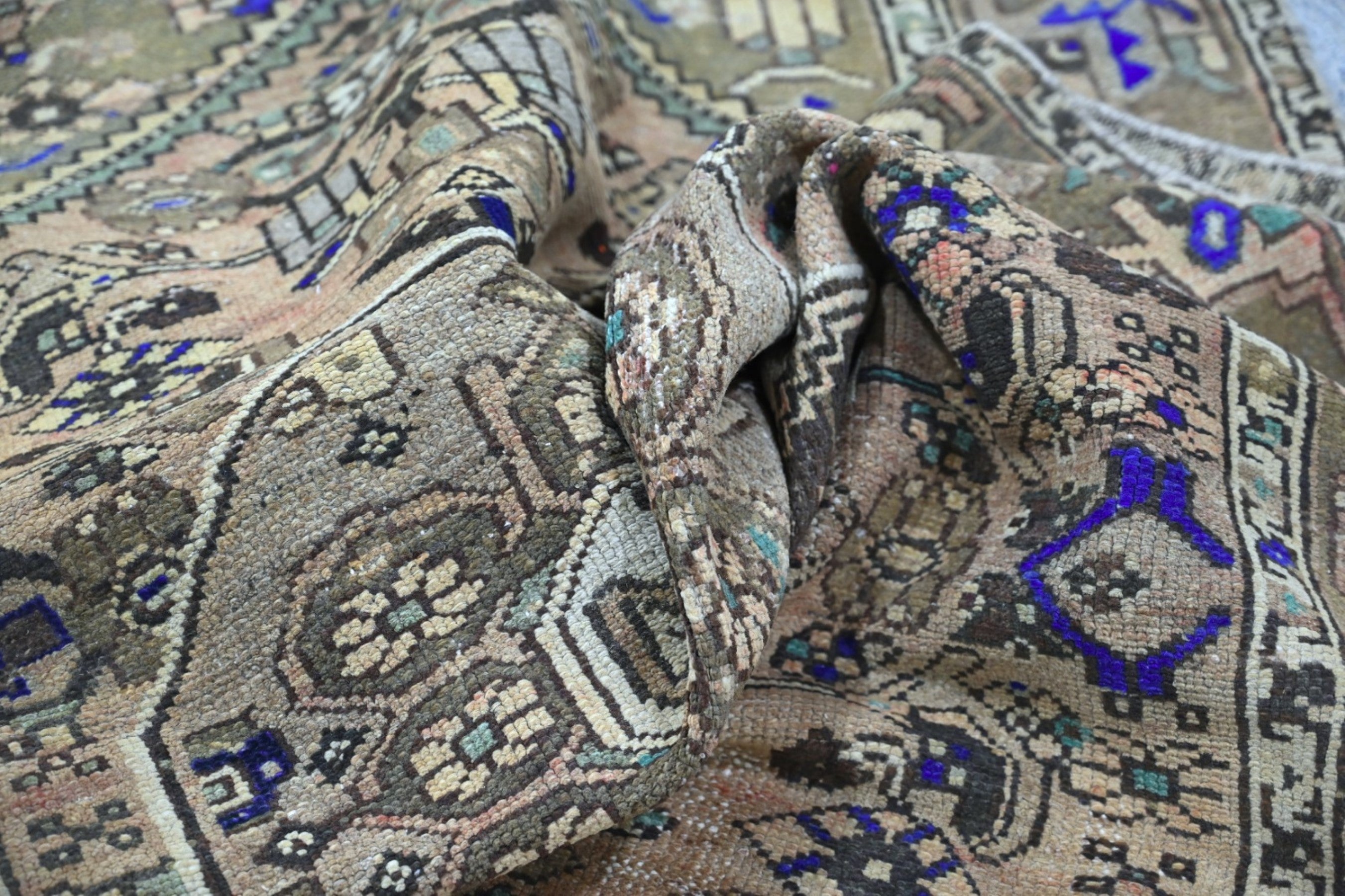Persian Shiraz runner rug in brown, view 16 of 20